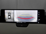 狭い場所での駐車やすれ違いなどでより的確な運転操作に役立つ360&deg;ビューモニターが装備されています。