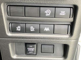 運転席から両側電動スライドドアの開閉ができます