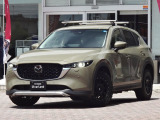 週末のアウトドアも楽しめるルーフキャリア付きのCX-5です。