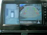 まるで上空から見下ろしているような感じで駐車が楽にできるインテリジェントアラウンドビューモニター!幅寄せが苦手な方でもサイドビューで確認することができますよ♪
