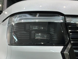LEDヘッドライトは、点灯の瞬間から最大光量を発揮し、突然暗くなるトンネルなどでの安定感を高めます。