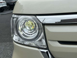 LEDヘッドライトは、点灯の瞬間から最大光量を発揮し、突然暗くなるトンネルなどでの安定感を高めます。