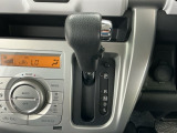 オートマチックシフトレバーは、手になじみ操作しやすい形状で安全運転にもつながります♪