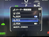 レーンディパーチャーアラートとは車線または走路からの逸脱の可能性を警告すると共に、車線または走路からの逸脱を避けるためのハンドル操作の一部を支援する機能です。詳細は販売店スタッフまでおたずねください。