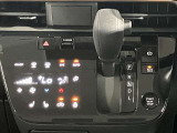 自然に手が届き操作性の良いシフトレバー!