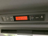 【リアオートエアコン】広い後部座席には必須の機能!風量や温度を自動で調整し前席と同様な車内環境にしてくれるリアオートエアコンを装備。夏の暑さも冬の寒さもストレスなく快適にお過ごしいただけます♪