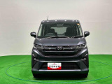 横開きバックドアの採用に始まり進化を続けてきたダイハツベーシックカーが両側スライドドアを身にまといました。新型ムーヴが入荷致しました。