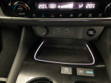 空調は便利なフルオートエアコン、USB 端子付きです