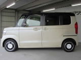 ゆとりある車内です。またスクエアなデザインなのでどの席に座っても開放的です!