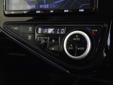 車内を快適に、オートエアコンを装備しています。