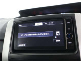 TV(フルセグ)、CD、DVD、Bluetooth機能も搭載しています。