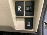 VSA装備車です。VSAはドライバーの操作と車の動きを見守っています。もし車の挙動が乱れたとき、4輪別々にブレーキをかけたり、エンジンパワーをしぼることによって車を安定させます。