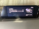 ハンドル操作をアシストすることにより車線からの逸脱回避を支援します。