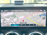 ●純正ナビ:一体感のあるナビは、高級感ある車内を演出してくれます。オーディオ機能も充実しておりますので、運転もより楽しめます♪