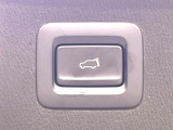 【パワーバックドア】スマートキーや運転席のボタンを押すだけでリアゲートが自動で開閉します!荷物を持っている時や、高い位置にあるバックドアを閉める際に便利な機能です♪