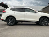 ルーフレール、パワーバックドア、ドアバイザー付の車両です