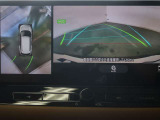 パノラミックビューモニター付きです。車両を上から見た様な映像を画面に表示。運転席からの目視だけでは見にくい、車両周辺の状況をリアルタイムでしっかり確認出来ます。