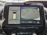 アラウンドビューモニター。上空から見下ろしたような映像が映し出されるので、駐車をスムースに行えます。
