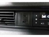 スマートフォンなどの音楽再生が可能なUSB接続ジャック装備車両です♪♪♪