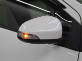 サイドターンランプ付きドアミラー。車両のドレスアップと右左折時の被視認性を兼ね備えたお洒落なミラーです。