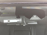 【エマージェンシーブレーキ】走行中に前方の車両等を認識し、衝突しそうな時は警報とブレーキで衝突回避と被害軽減をアシスト。より安全にドライブをお楽しみいただけます。