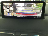 【360&deg;ビューモニター】  とても分かりやすい、クルマの上から見下ろしたような映像で、駐車サポートをしてくれます。