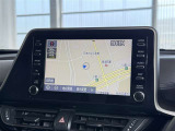 【ナビ画面】主に地図を表示し、目的地へのルート案内や渋滞情報などを表示するために使われます。