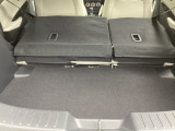リアシートも簡単格納ができ、大きな荷物もらくらく収納できます!