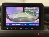 バックモニター付きで、車庫入れやバック時の後方確認をサポート。