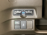 Hondaセンシング用の、VSA(ABS+TCS+横滑り抑制)解除スイッチなどはハンドルの左側に装備しています。その上にETCがついています。高速道路の料金所の通過も楽々です。