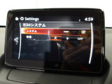 リアバンパーの内側に設置したセンサーで側方・後方からの車両接近を感知し、ドアミラーの鏡面に備えたインジケーターの点滅でドライバーに通知♪ドライバーの安全確認をサポート致します。