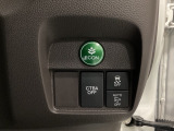 ハンドルの右側には安全装備の、CTBA(シティブレーキアシストシステム)とVSA(ABS+TCS+横滑り抑制)の解除スイッチがついています。燃費に役立つECONボタンもここです。