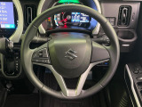 インテリアに合わせたデザインのステアリングは、運転される方のことも考え、運転しやすい形状、大きさです。是非一度、実際に触ってお確かめください。