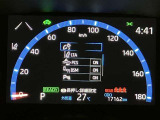 【ブラインドスポットモニター】後側方から接近する車両を検知。 衝突の危険があると判断した場合、ドアミラー表示や警報音でドライバーに注意を促します。