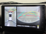 パノラミックビューモニター付きです。車両を上から見たような映像をディスプレイオーディオ画面に表示。運転席からの目視だけでは見にくい、車両周辺の状況をリアルタイムでしっかり確認できます。