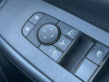 挟み込み防止機構付きパワーウインドウ、空気の入れ替えや料金所などで便利なワンタッチオート付き