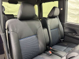 高いホールド性で運転姿勢が安定します。長距離ドライブでも疲れにくいのが魅力です。