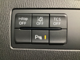運転席脇のクラスタースイッチ部分にはパーキングセンサー、その他走行系スイッチを集中配置しております。