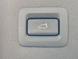 【パワーバックドア】スマートキーや運転席のボタンを押すだけでリアゲートが自動で開閉します!荷物を持っている時や、高い位置にあるバックドアを閉める際に便利な機能です♪