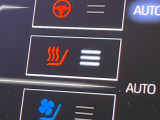【シートヒーター&ベンチレーション】夏場は涼しい風でお尻や背中の熱やムレを防ぎ、冬はエアコンよりも早く温まってポカポカに!季節を問わず快適に過ごせます。