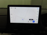 ディスプレイオーディオにナビ機能が設定されています。簡単な操作で行き先を入力することができ、音声で目的地まで案内してくれます。初めて訪れる場所も安心です。