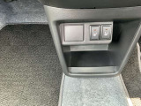 前席シートヒーター付きのお車です。寒い冬でも快適に運転ができそうですね。