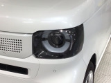 LEDヘッドライトは、点灯の瞬間から最大光量を発揮し、突然暗くなるトンネルなどでの安定感を高めます。