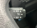 【クルーズコントロール】高速道路もラクラク走行。アクセルを離しても一定速度で走行ができ、長距離運転時の負担を軽減!加速・減速も簡単なスイッチ操作で調整できます。