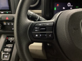 ステアリング左手側にオーディオ関連のコントロールスイッチを配置しています。操作時は視線を逸らすことなく運転に集中できます。