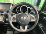 【純正革巻きステアリング】上質な革を使用することで、手にしっかり馴染みとても運転しやすいハンドルです♪