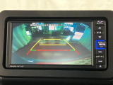 【バックモニター】 駐車時に車両後方の様子を見ることができるので、運転の不安を軽くします。
