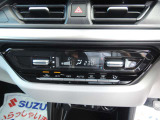 フルオートエアコンとなっております!面倒な手間なく車内の温度を快適に保ちます!