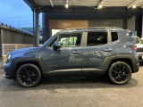 【ホイールアーチ】台形ホイールアーチはJeep伝統のデザインです。採用している理由は諸説ありますが、オフロードを走行する際にタイヤとボディが干渉しあわないよう配慮した作りにするためとなります。