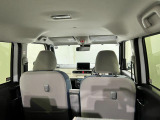 車内は明るくて見通しが良く、初めての方でも運転しやすい印象です。